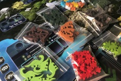 Jeudice - La boite de jeu - Ninth Haven Games - Dinogenics