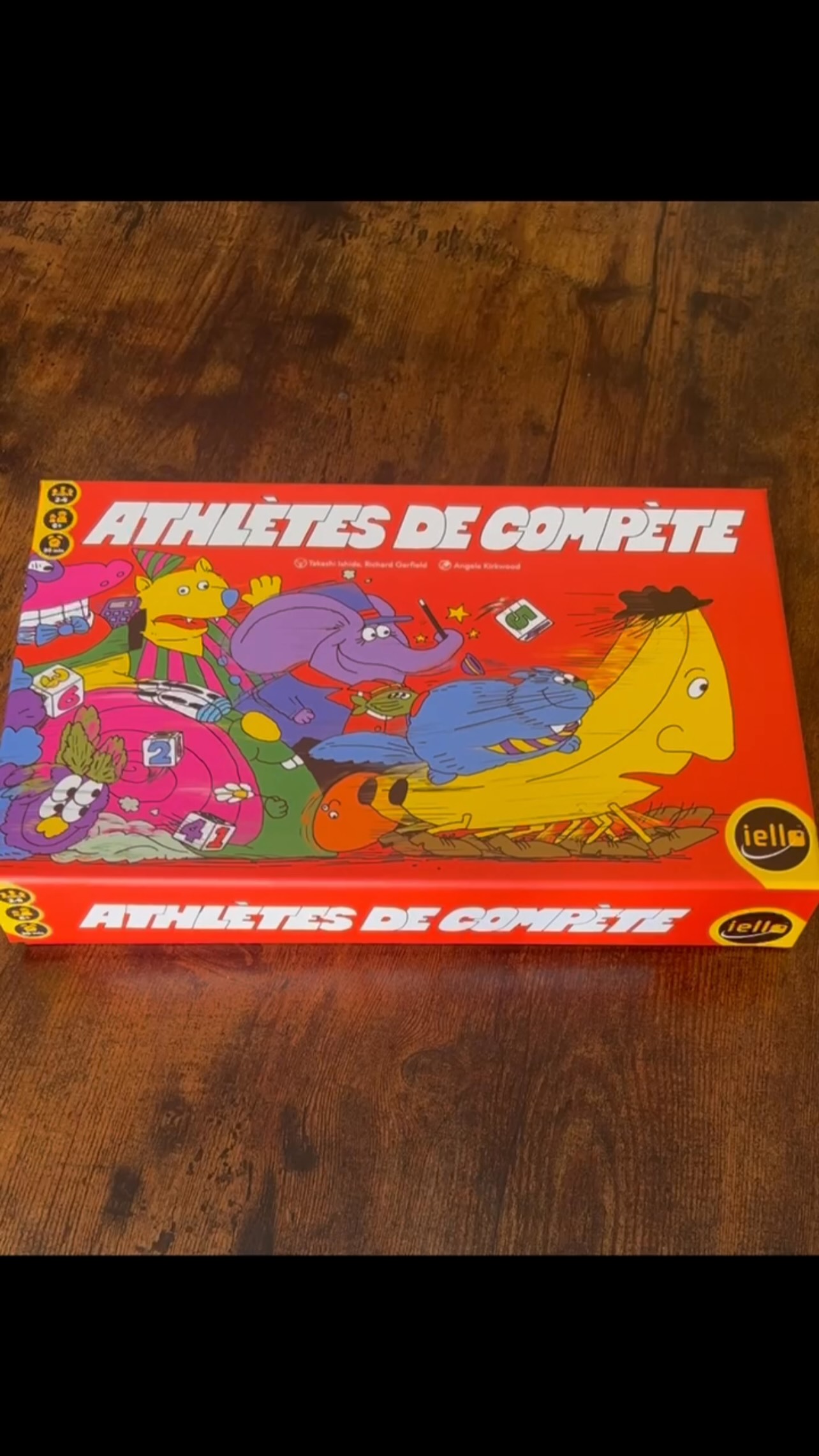 Qui n’a pas encore cédé à la sensation du moment. Je veux bien sûr parler de #athletesdecompete de @iello_fr. En attendant de faire mes premières parties et de vous faire une revue complète sur le blog, je vous propose une petite vidéo dé déballage du jeu. C’est vraiment une belle édition, je vous laisse découvrir ça en images. 😉
